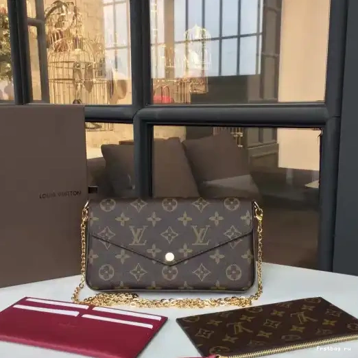 First bag ru Louis Vuitton POCHETTE FELICIE 0323
